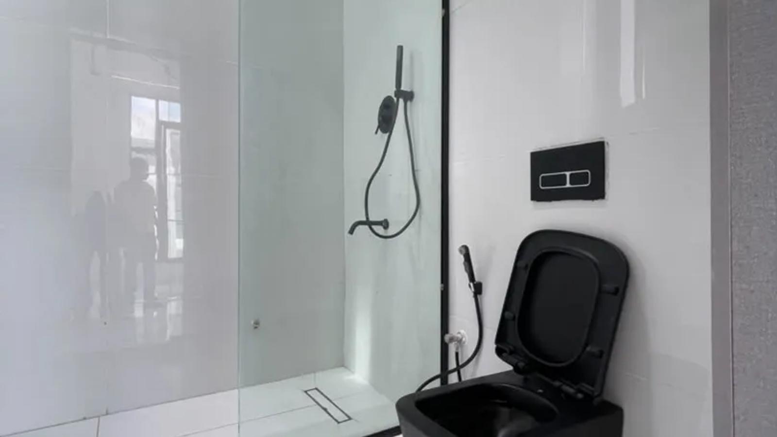 5 Bedroom Fully Detached Duplex