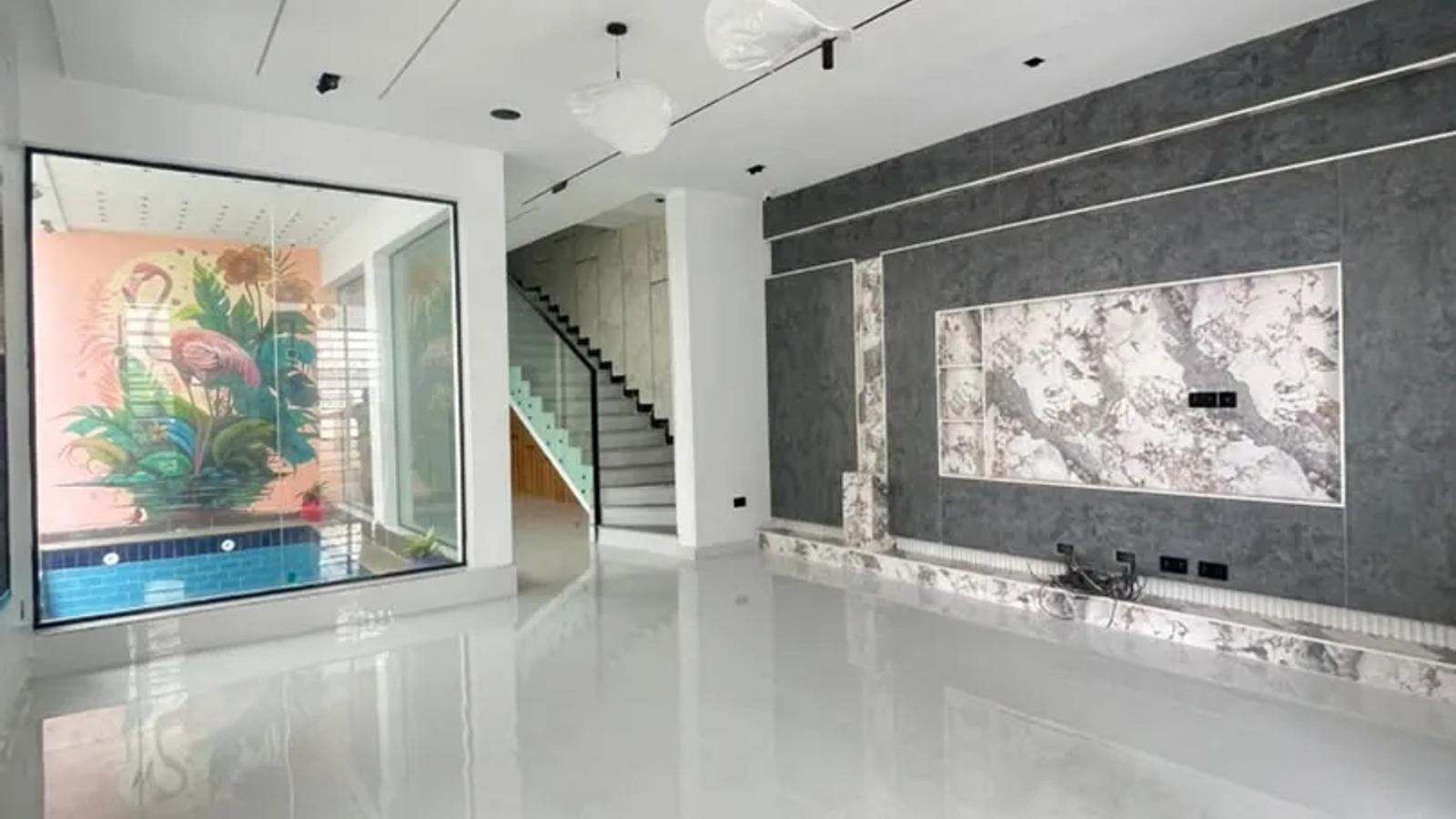 5 BEDROOM FULLY DETACHED DUPLEX