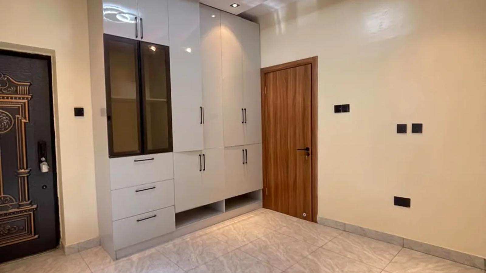 5 BEDROOM FULLY-DETACHED DUPLEX WITH BQ