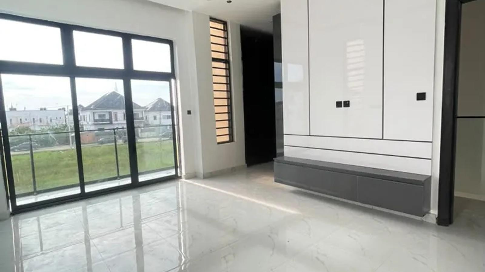 5 Bedroom Fully Detached Duplex