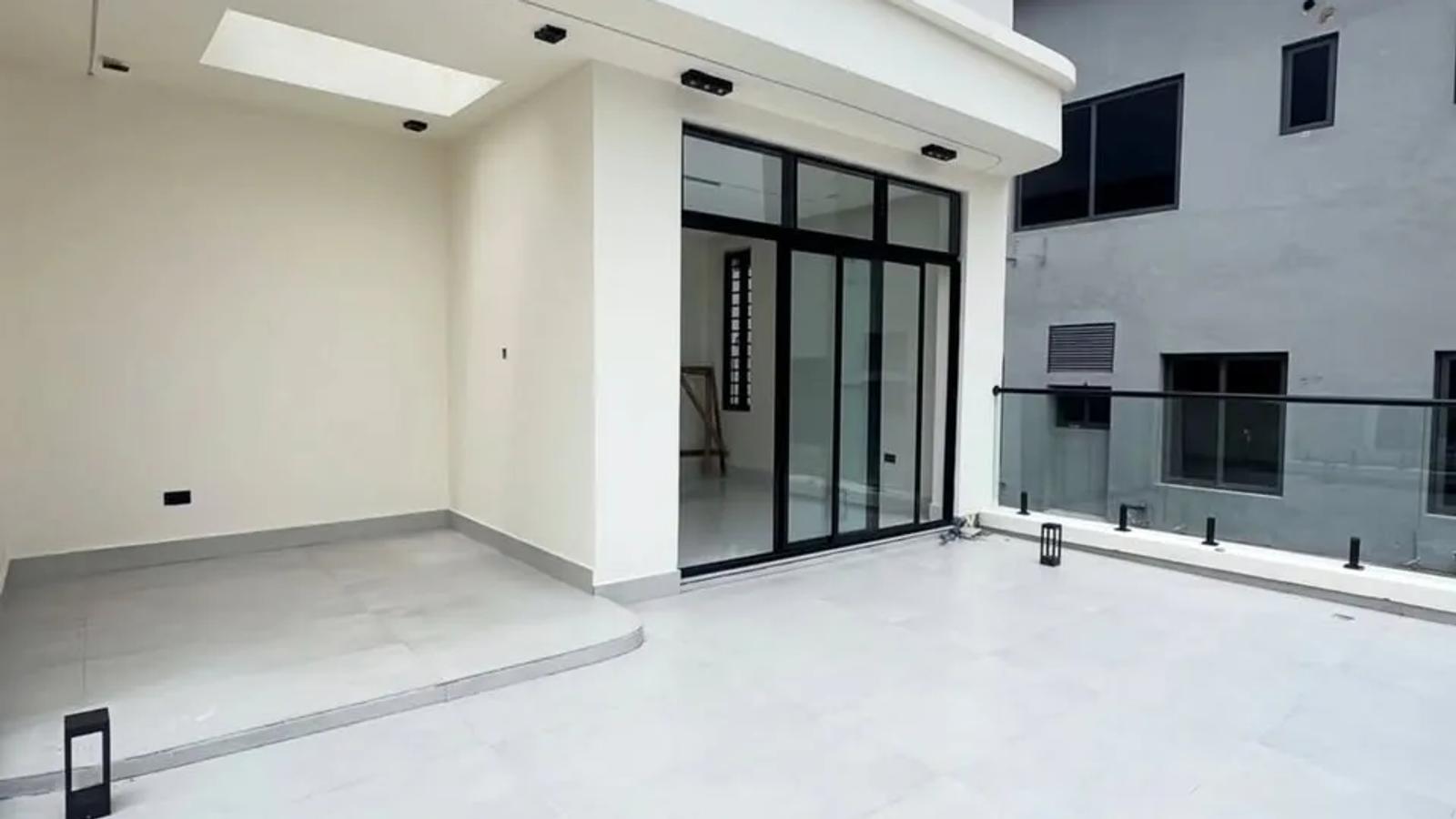 5 Bedroom Fully Detached Duplex
