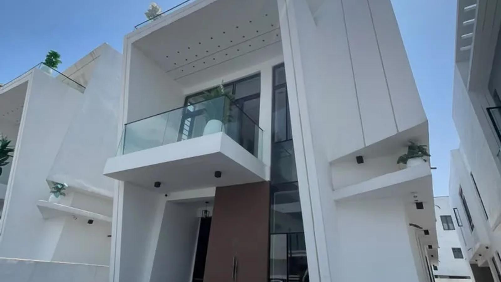 5 BEDROOM FULLY DETACHED DUPLEX WITH BQ