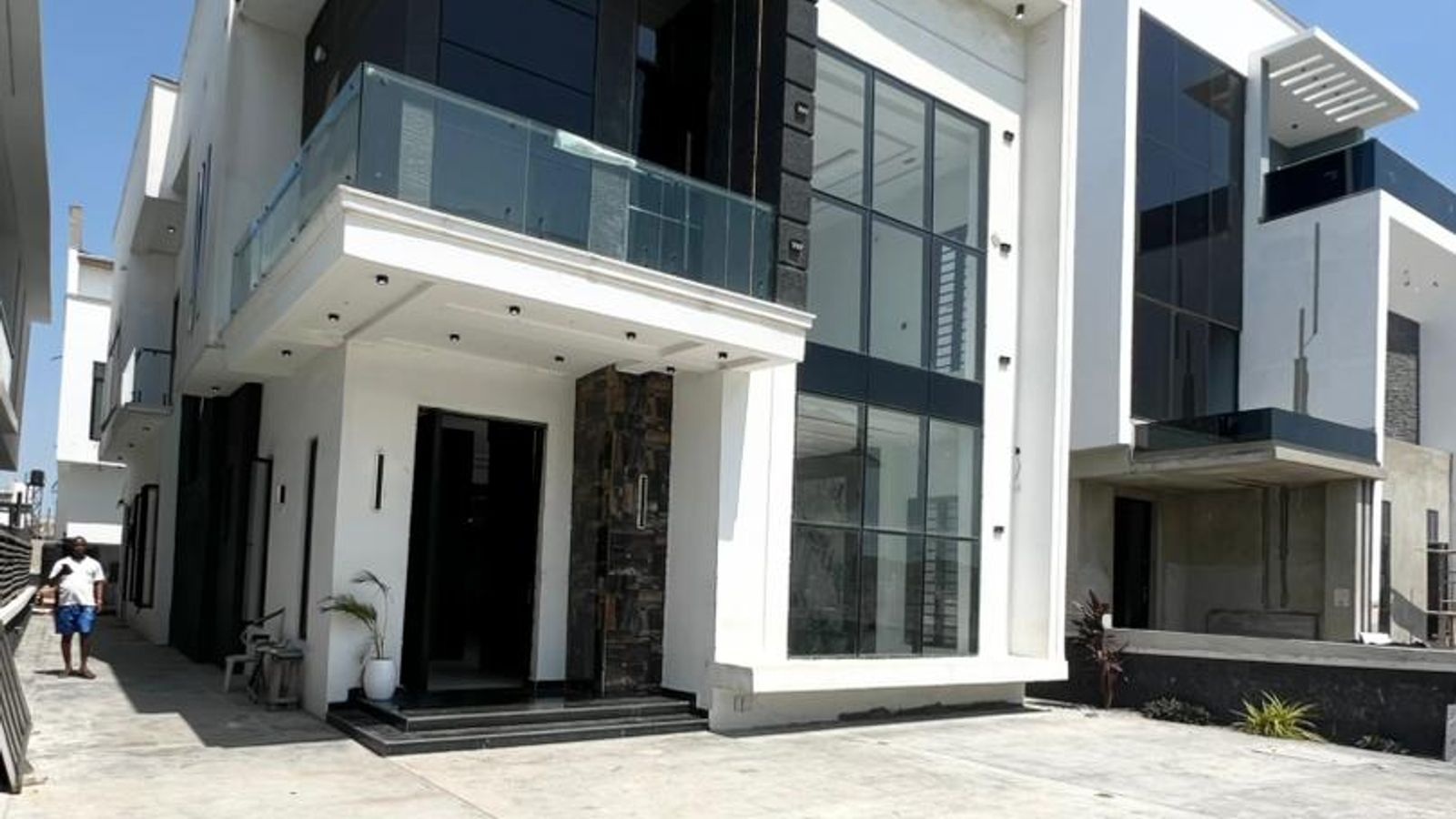 5 Bedroom Fully Detached Duplex