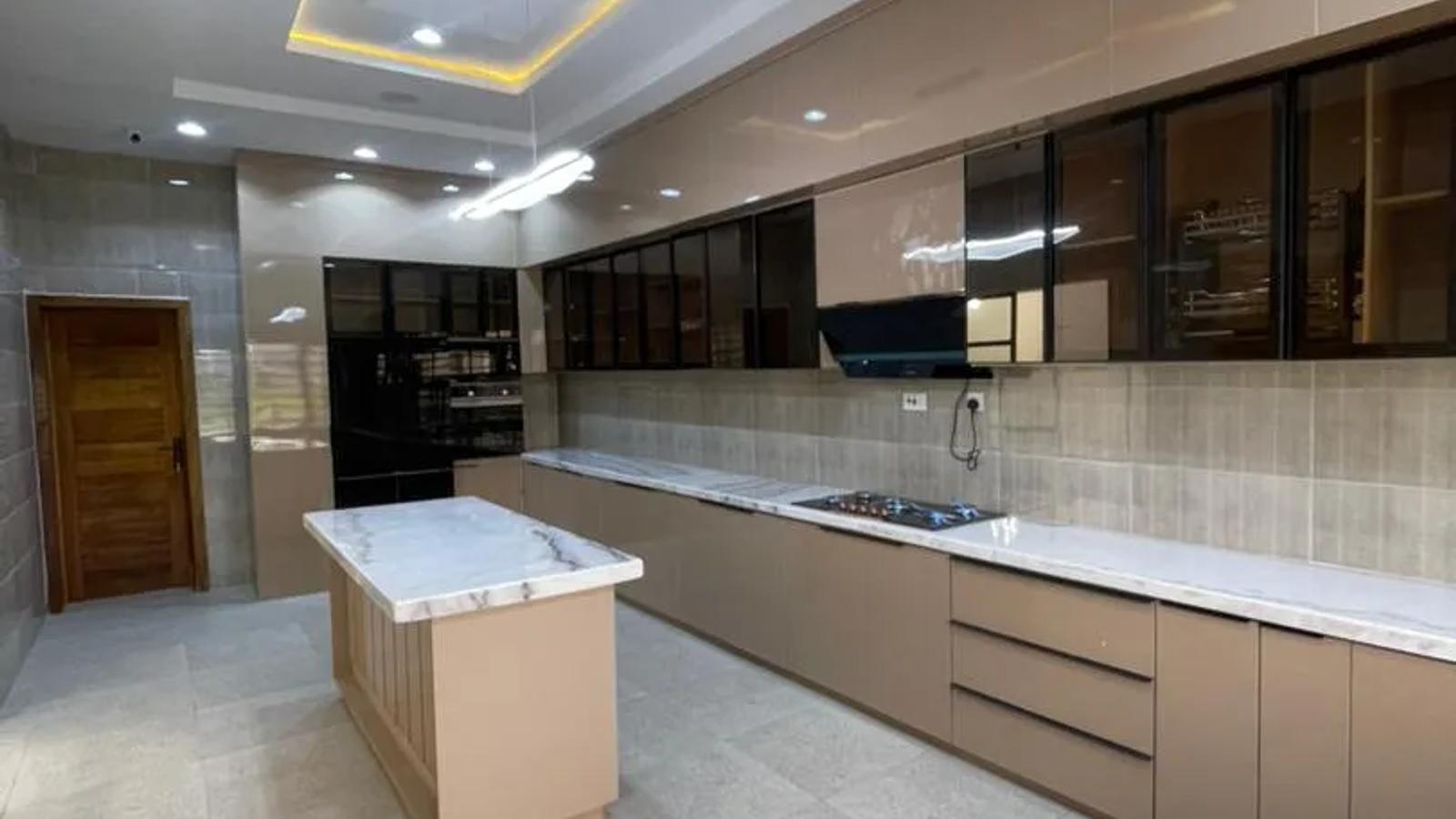 6 Bedroom Fully Detached Duplex