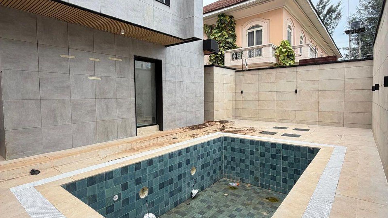 5 Bedroom Fully Detached Duplex