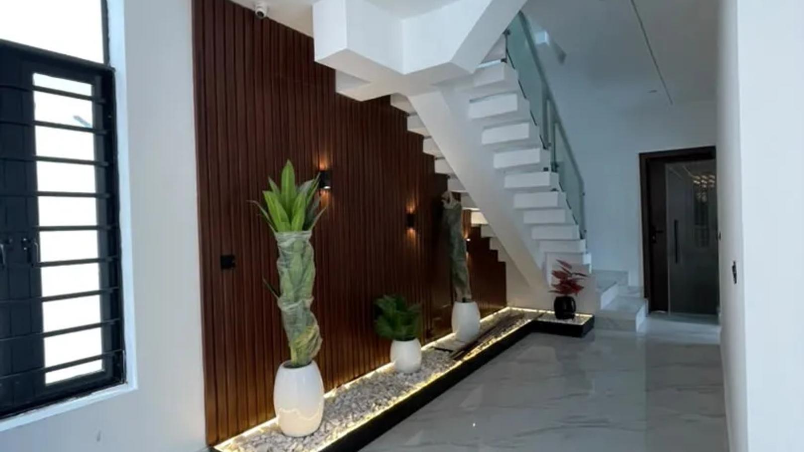 5 Bedroom Fully Detached Duplex
