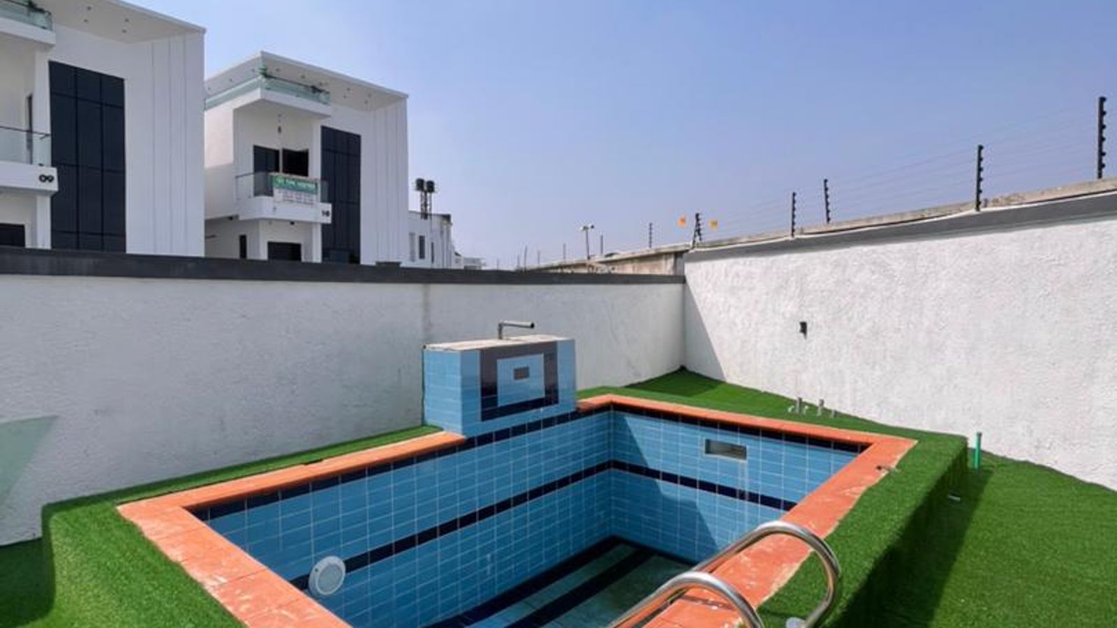 6 Bedroom