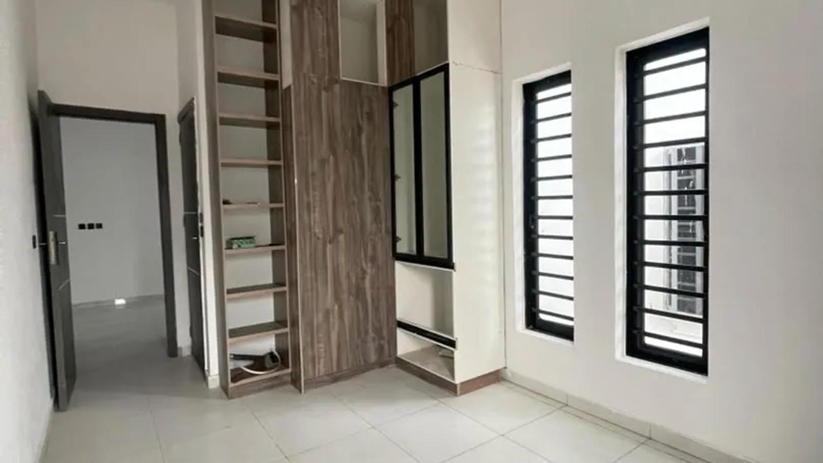5 Bedroom Fully Detached Duplex