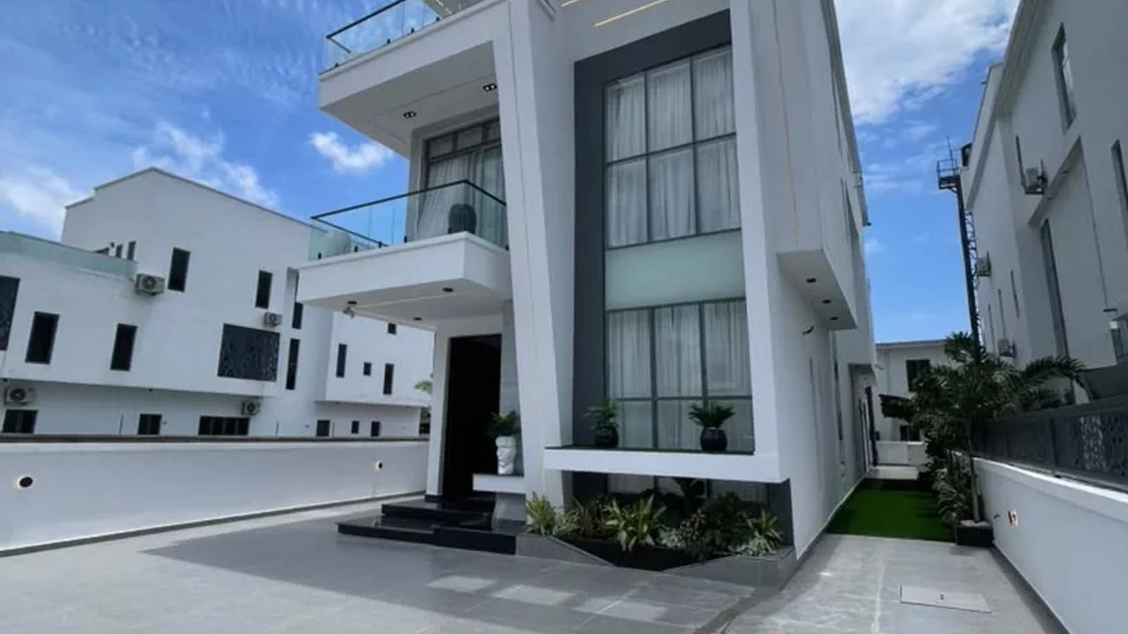 5 Bedroom Fully Detached Duplex