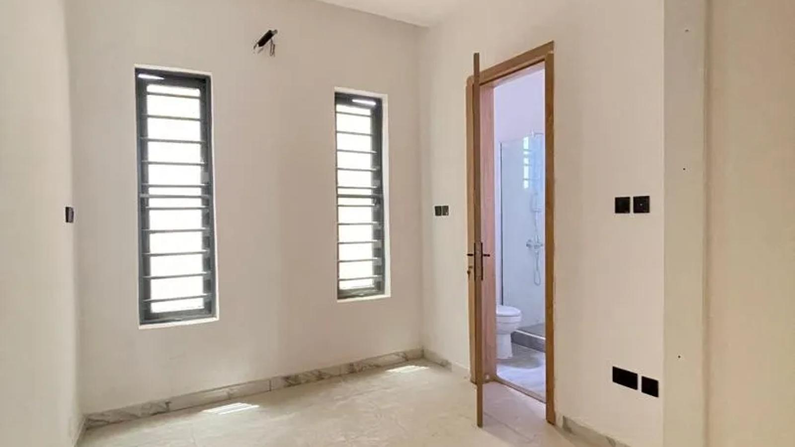 5 Bedroom Semi Detached Duplex