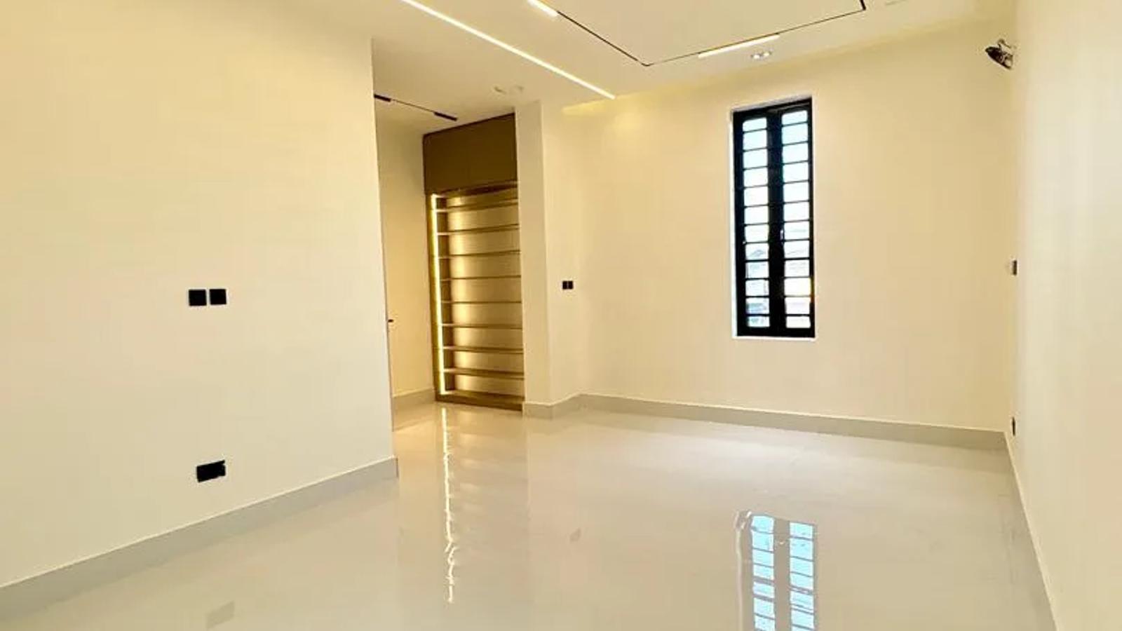 5 Bedroom Fully Detached Duplex