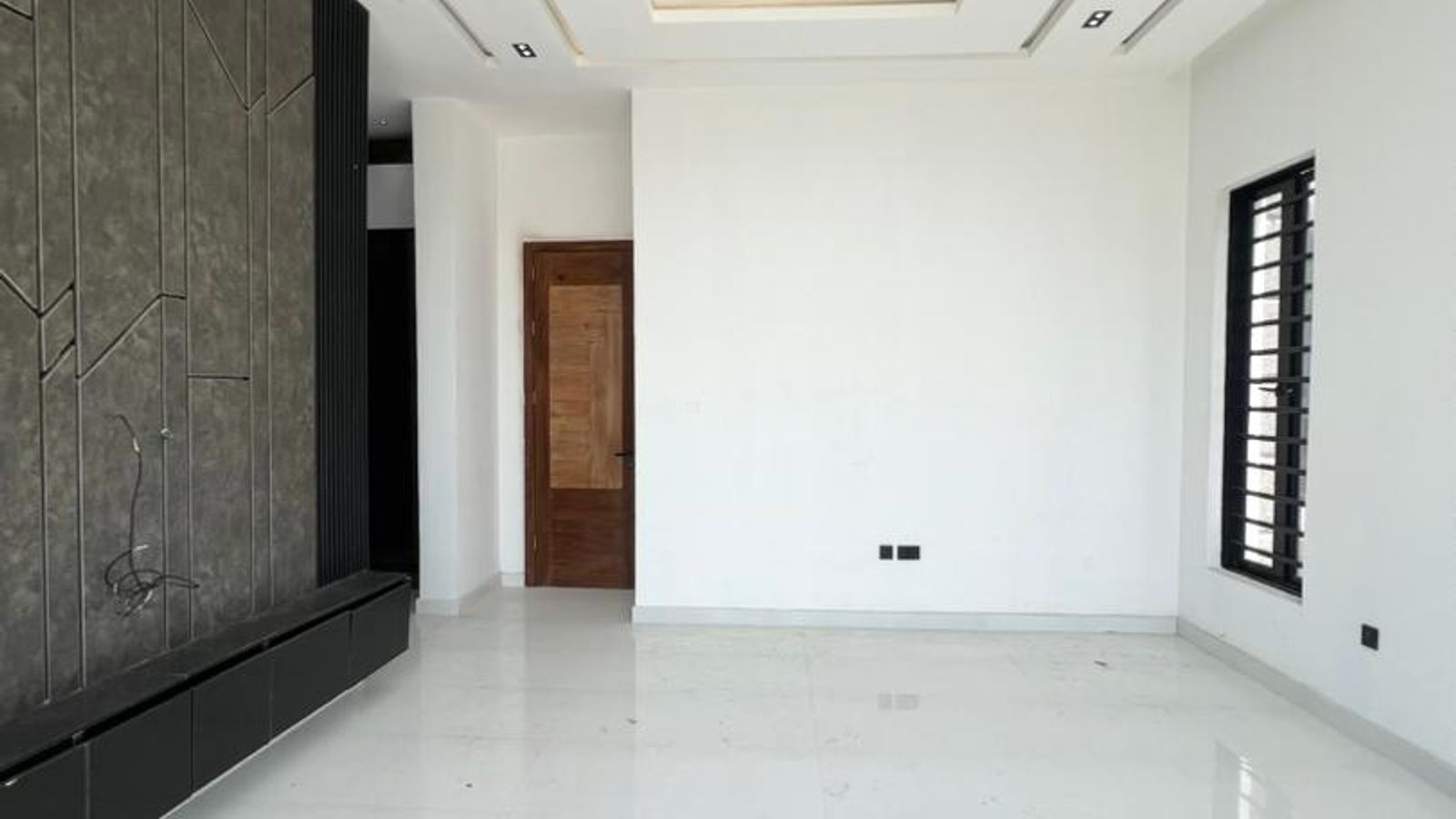 5 Bedroom Fully Detached Duplex
