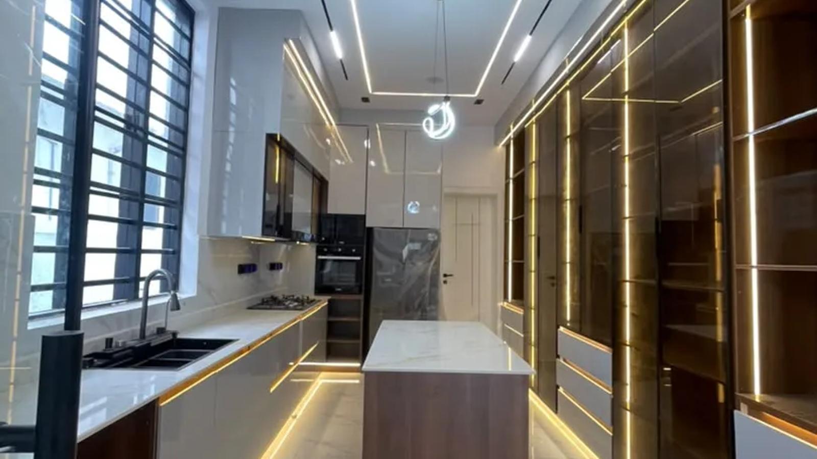 5 Bedroom Fully Detached Duplex