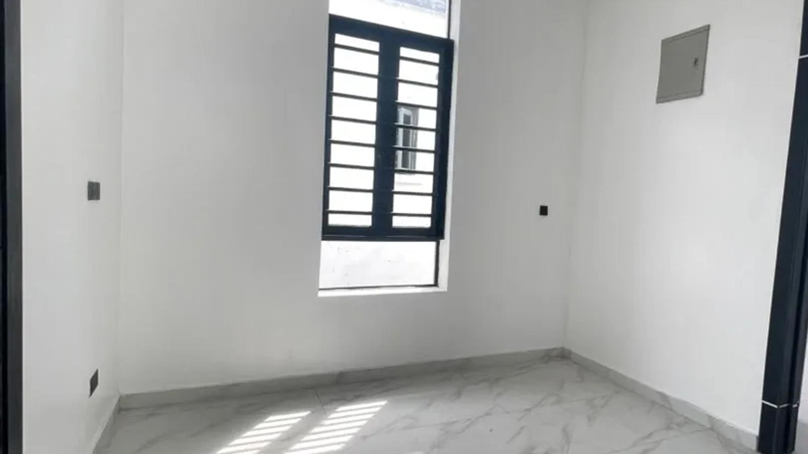 4 BEDROOM FULLY-DETACHED DUPLEX WITH BQ