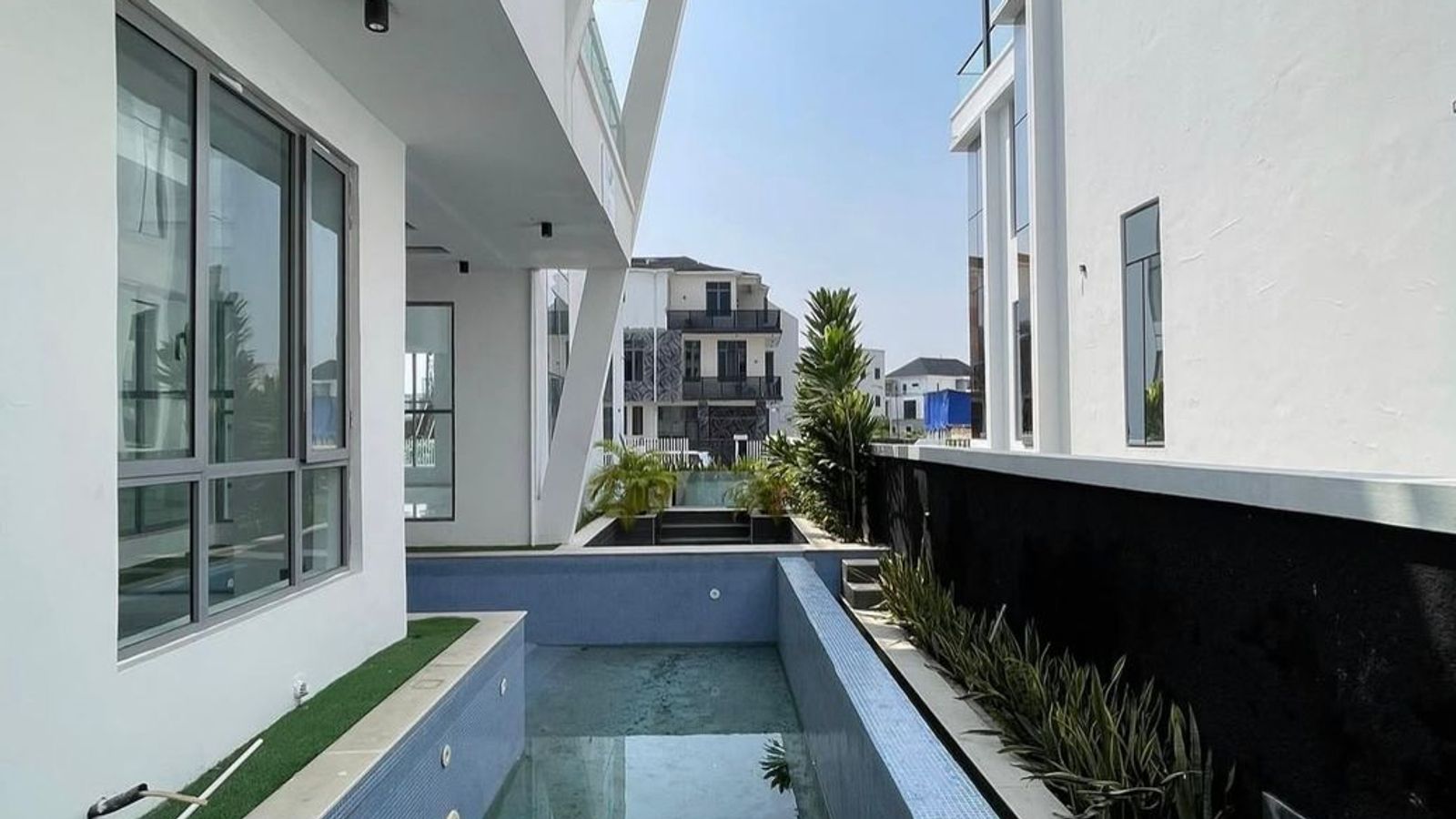 5 Bedroom Fully Detached Duplex
