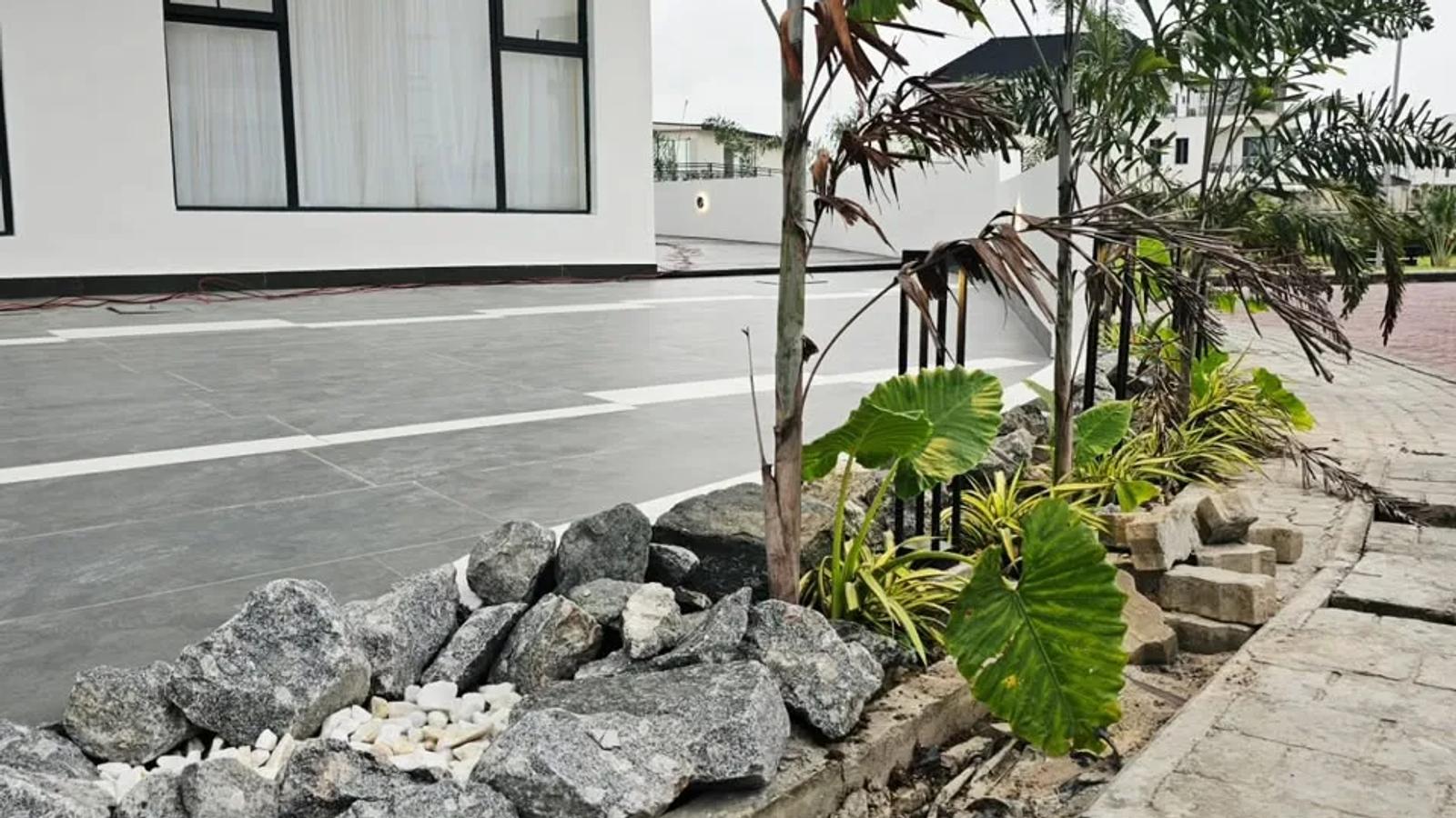 5 Bedroom Fully Detached Duplex