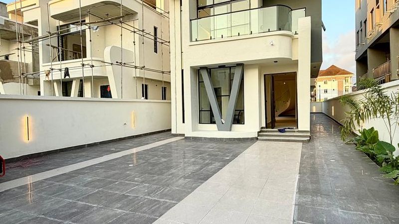 5 Bedroom Fully Detached Duplex