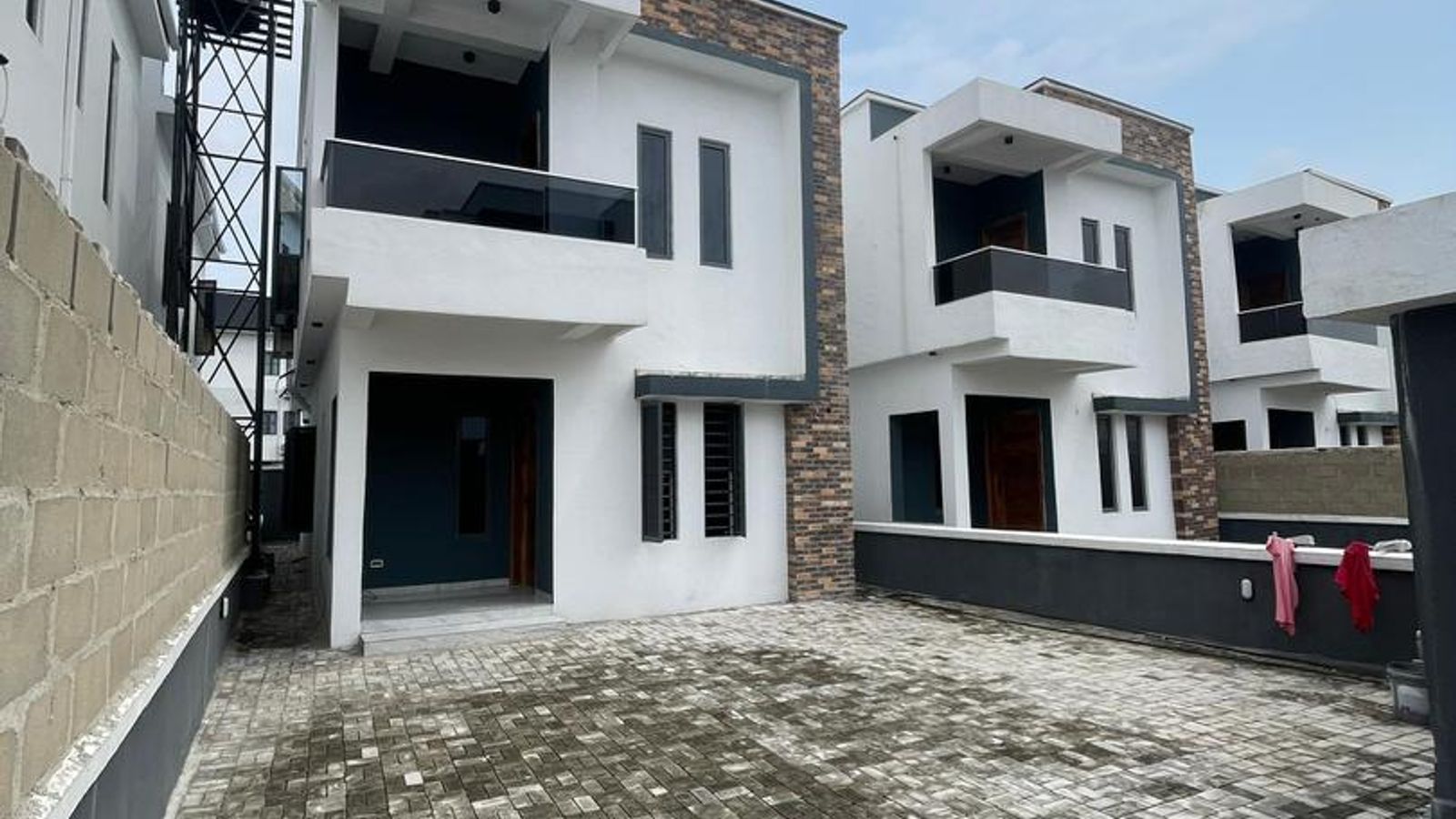 4 Bedroom Fully Detached Duplex