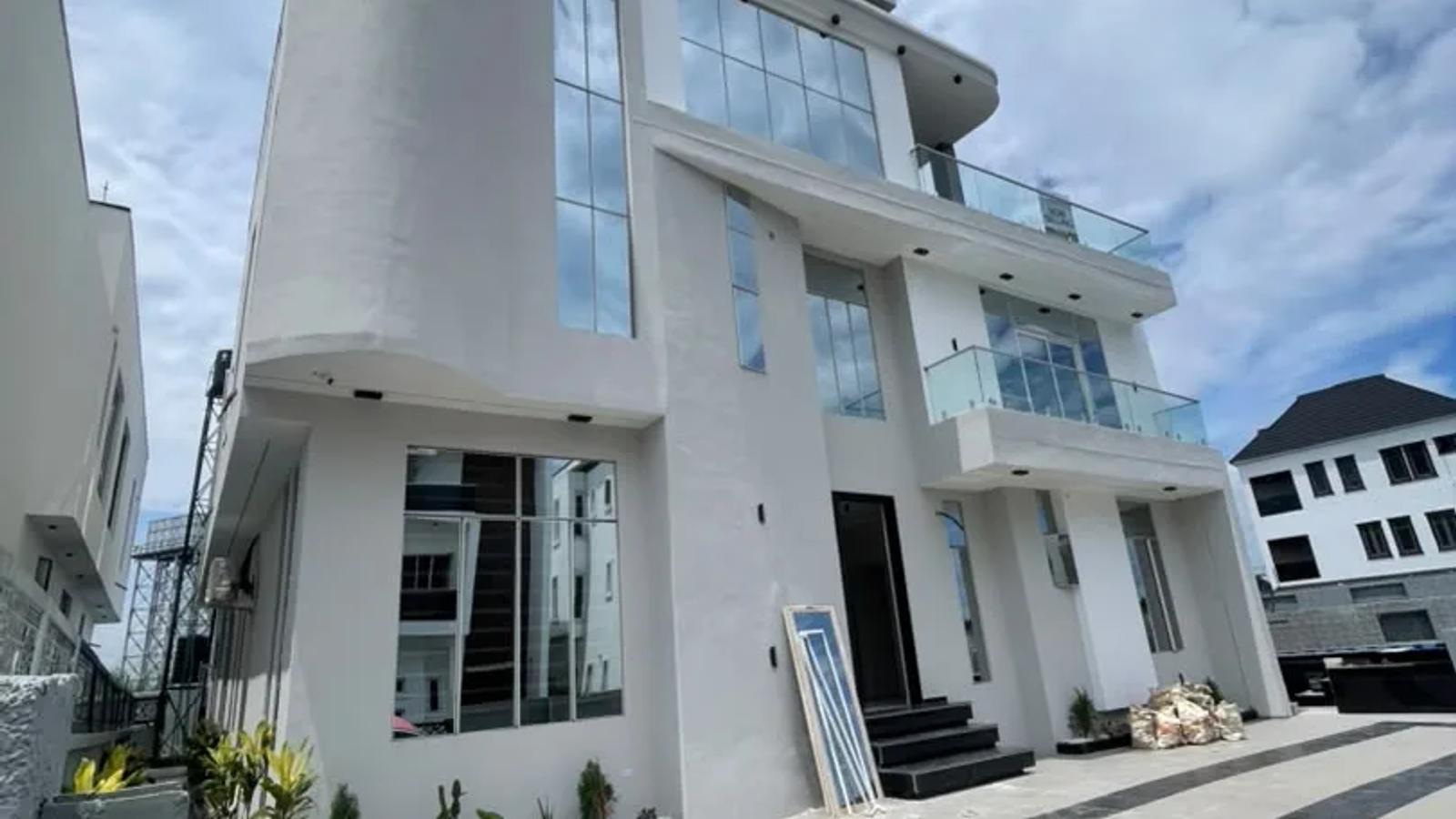 5 Bedroom Fully Detached Duplex