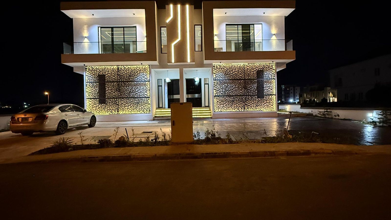 5 Bedroom Fully Detached Duplex