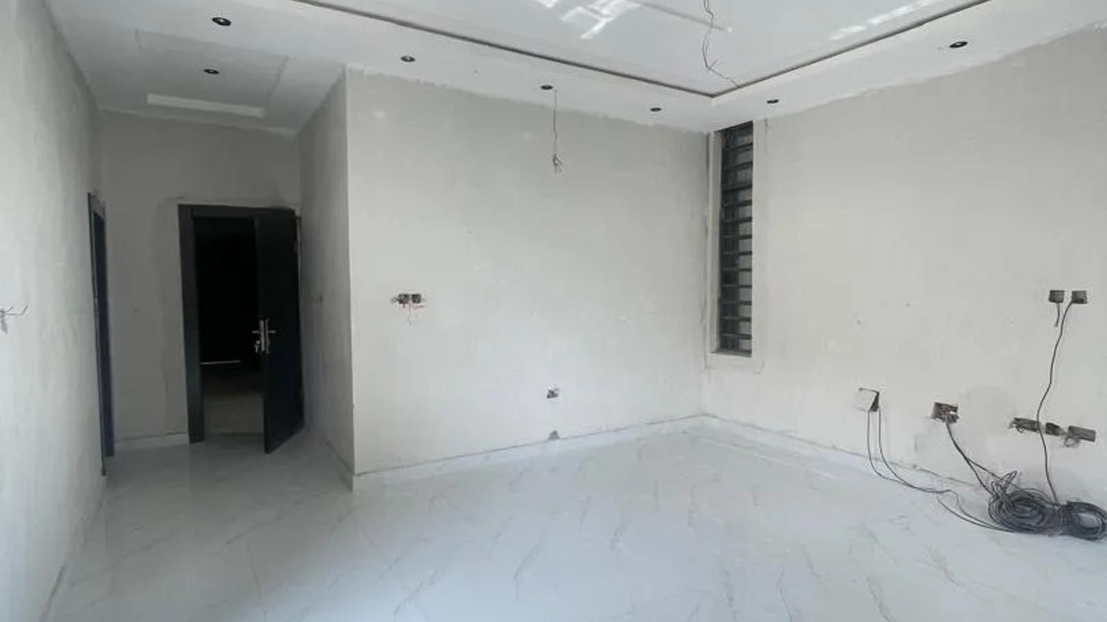 5 Bedroom Fully Detached Duplex
