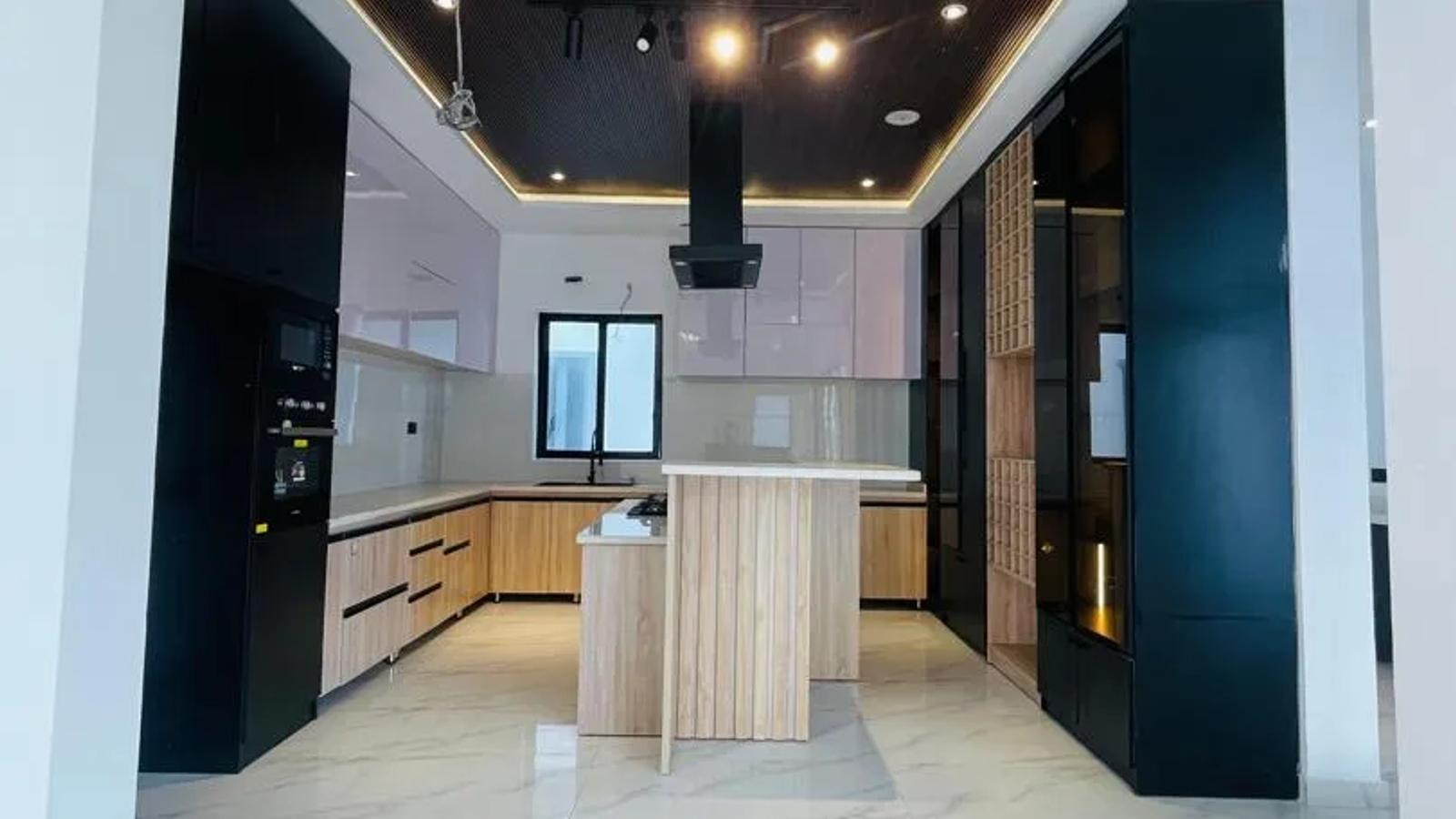 5 Bedroom Fully Detached Duplex