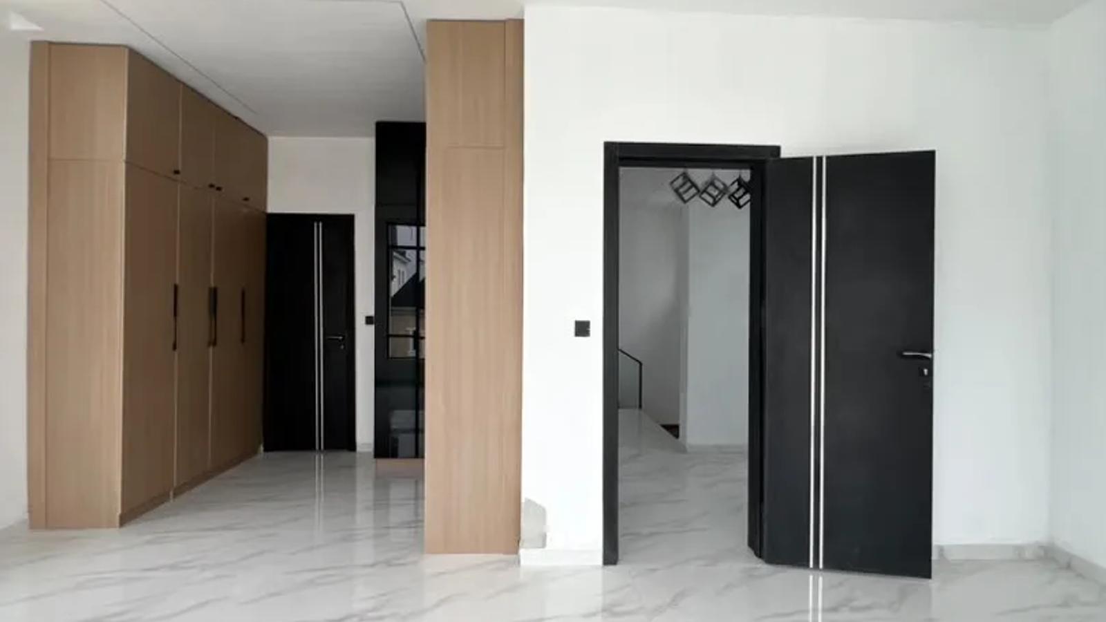 4 Bedroom Fully Detached Duplex