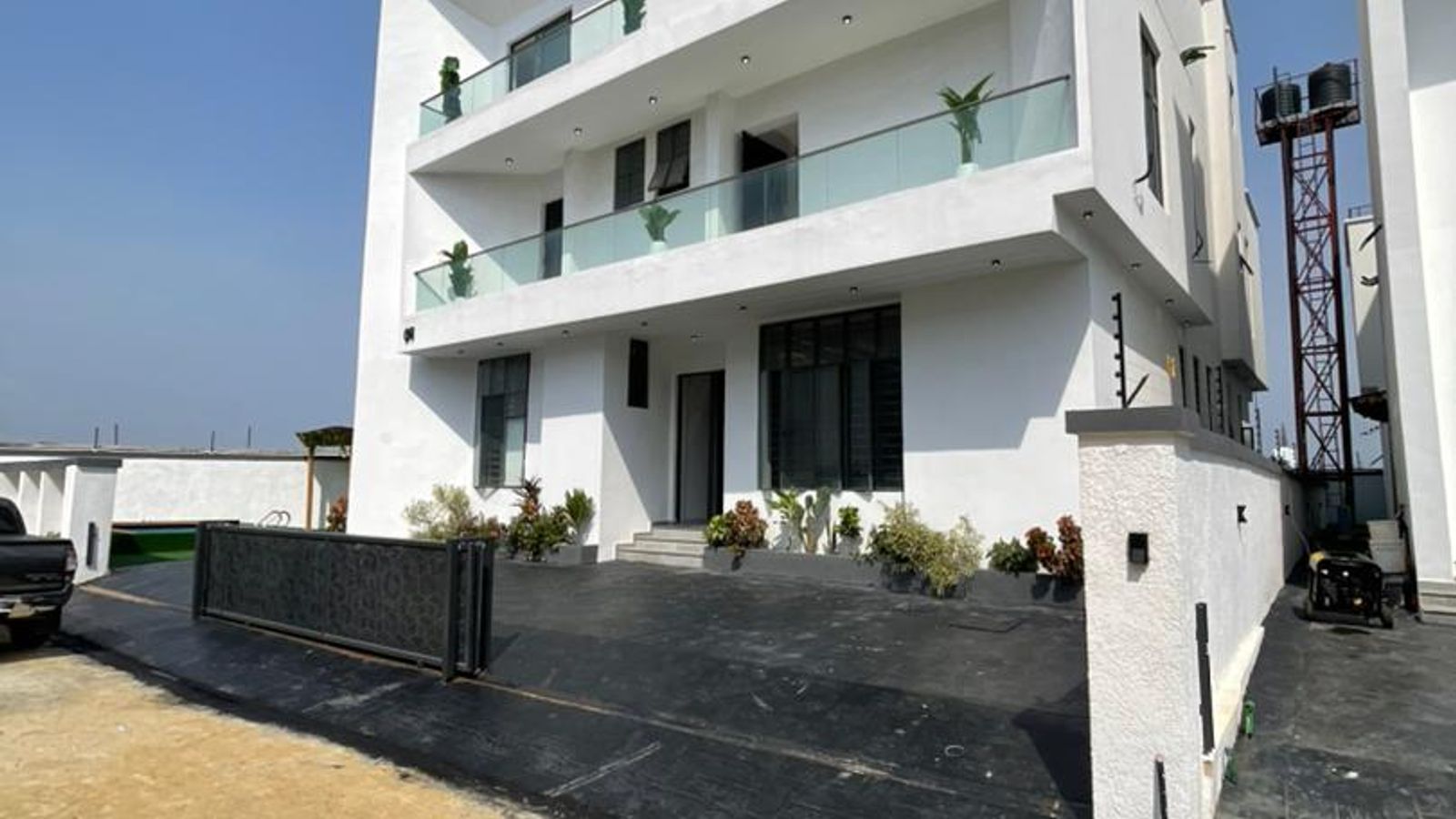 6 Bedroom