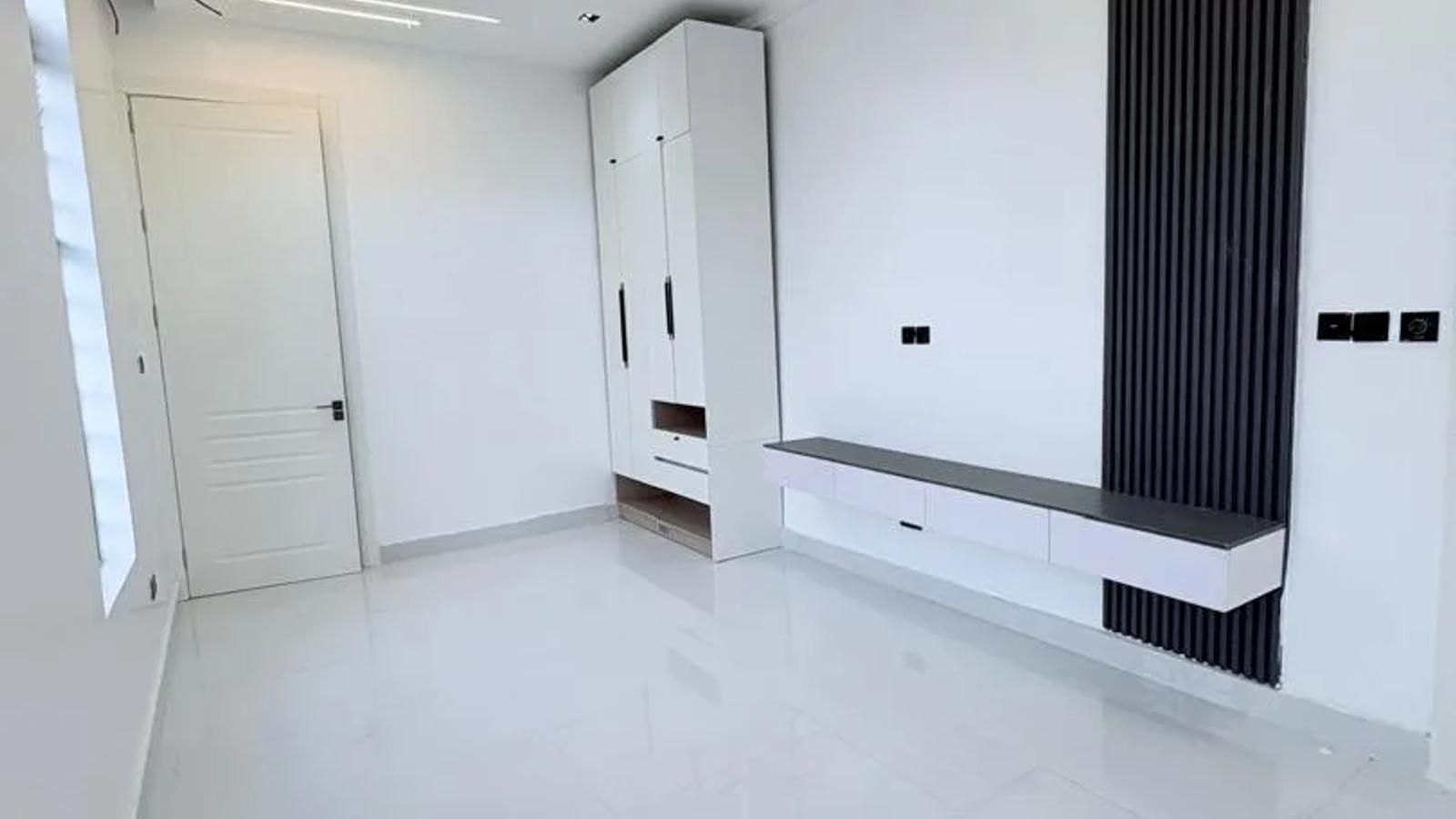5 Bedroom Fully Detached Duplex