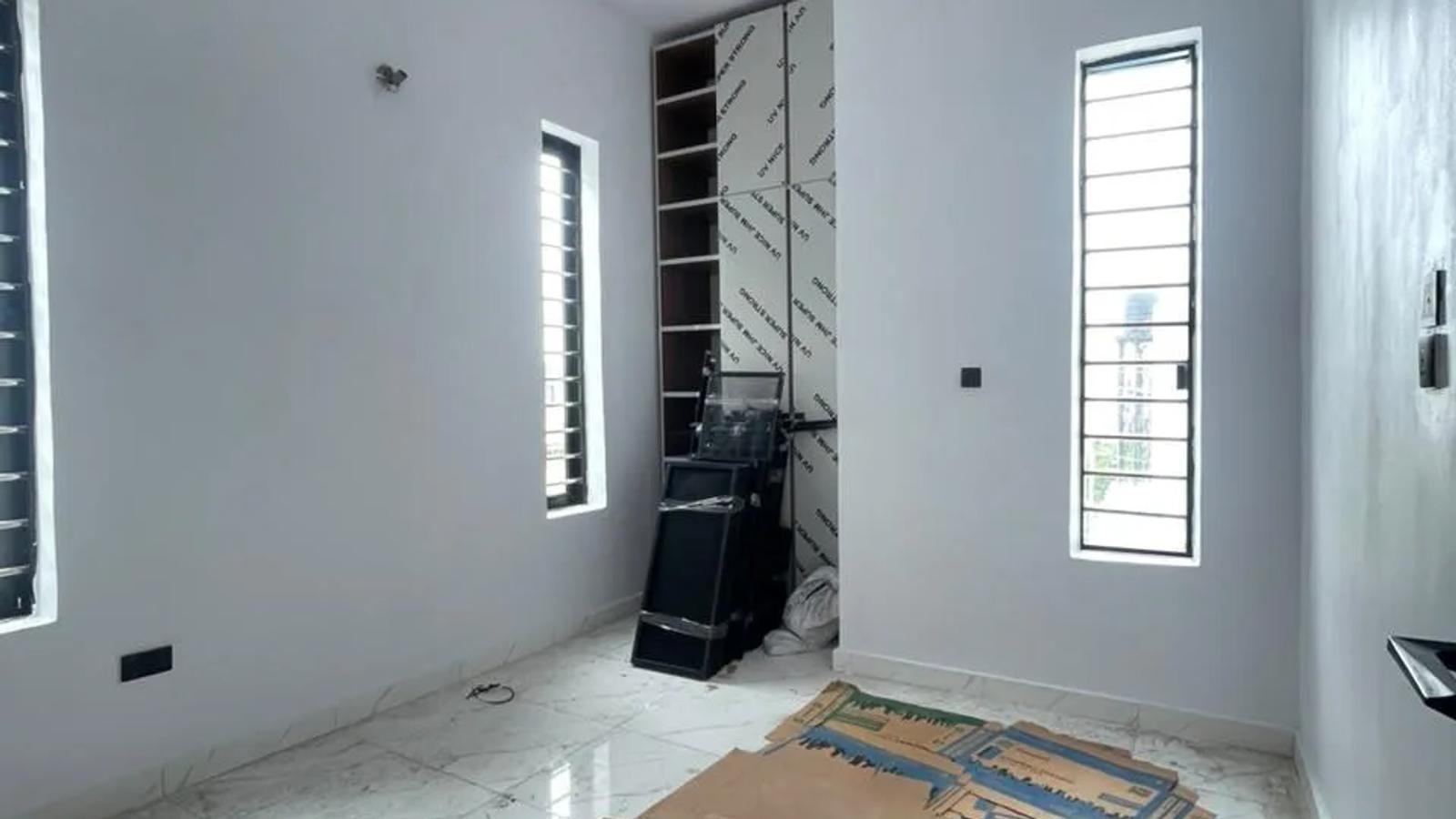 5 Bedroom Fully Detached Duplex