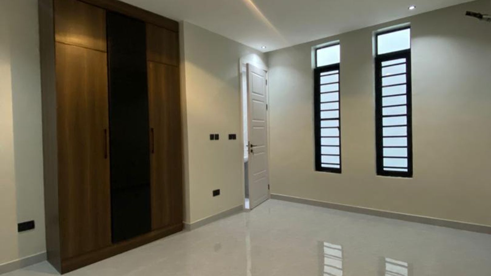 5 Bedroom Fully Detached Duplex