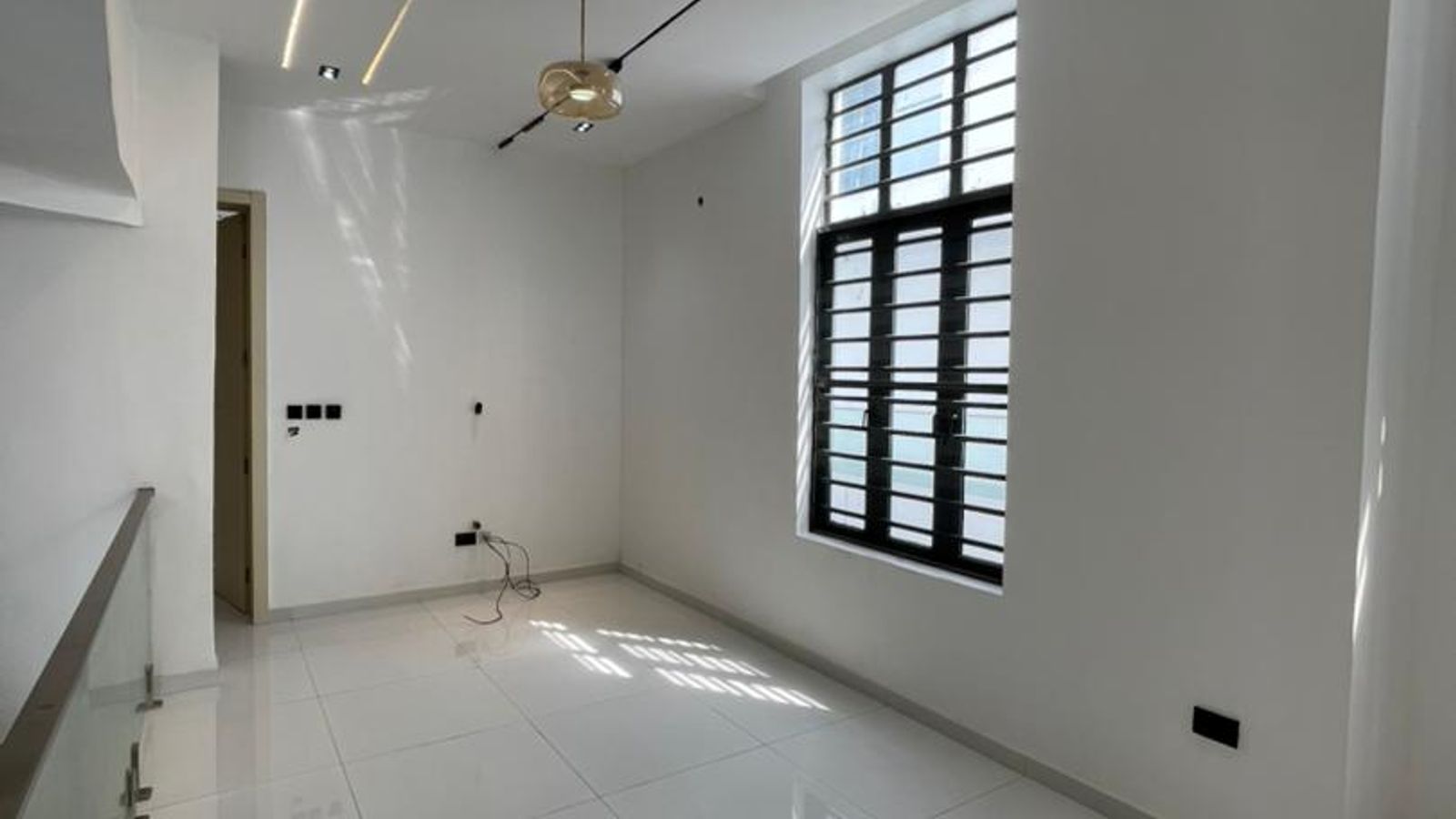 6 Bedroom