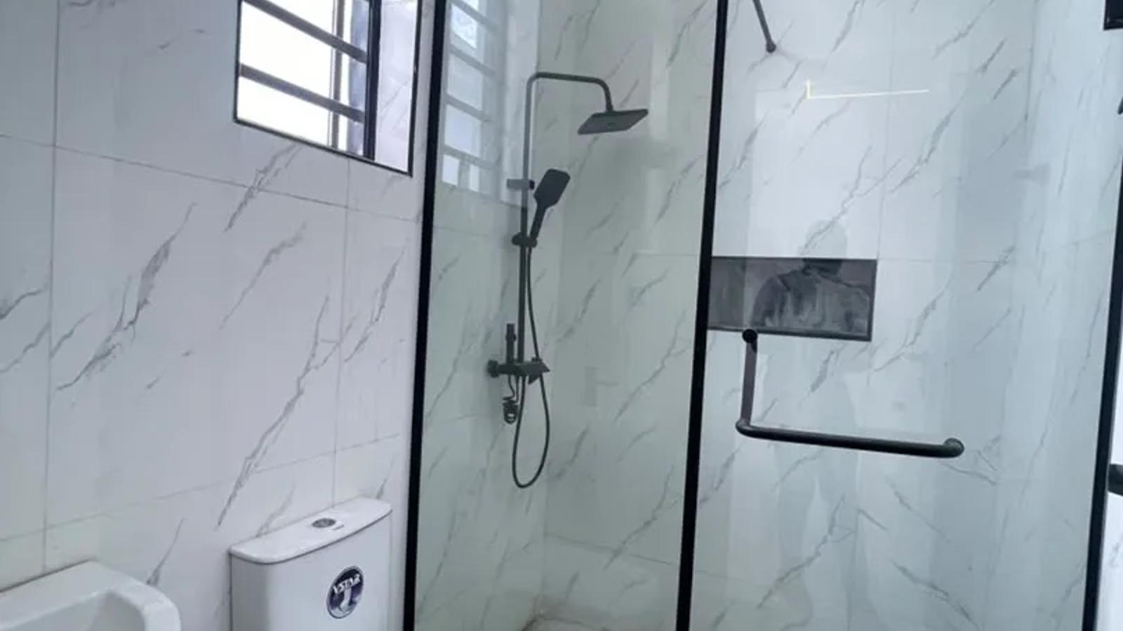 5 Bedroom Fully Detached Duplex