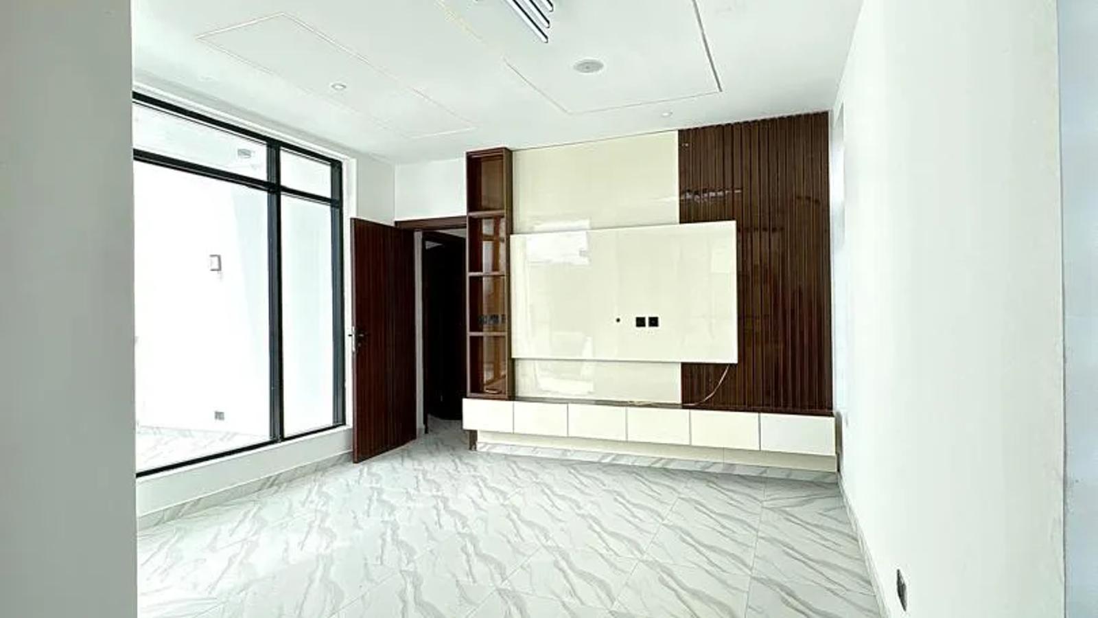5 Bedroom Fully Detached Duplex