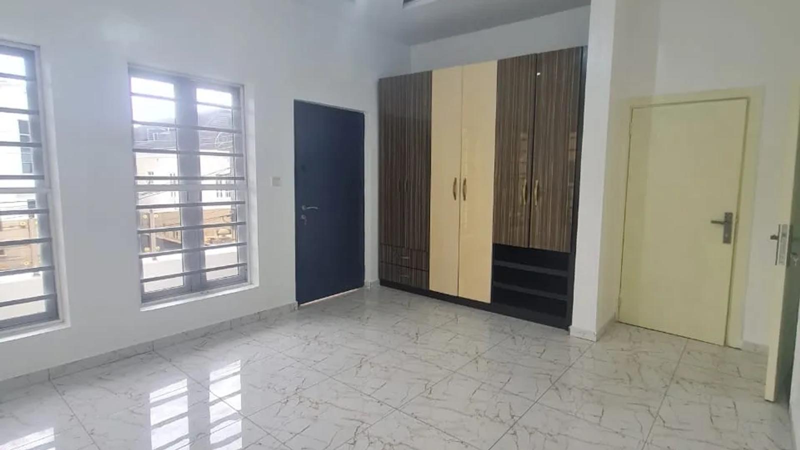 5 Bedroom Fully Detached Duplex