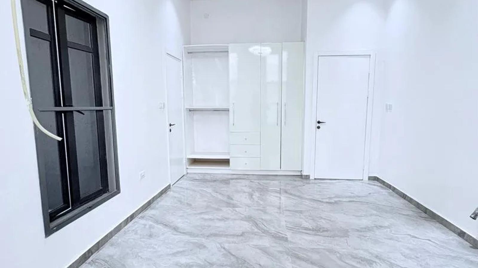 5 Bedroom Fully Detached Duplex
