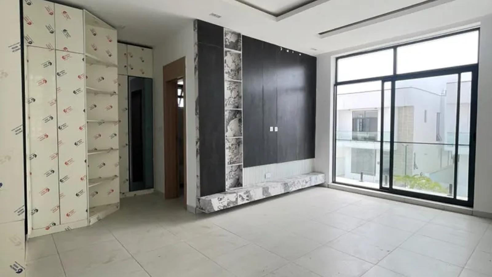 4 BEDROOM FULLY-DETACHED DUPLEX WITH BQ