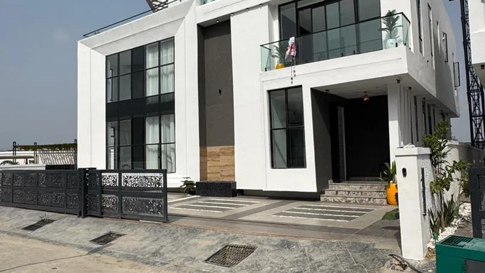 5 Bedroom Fully Detached Duplex