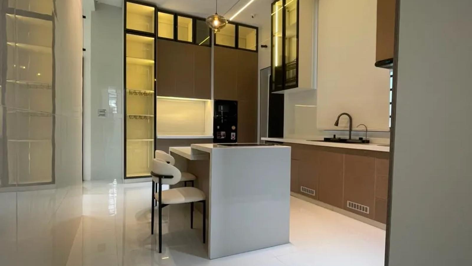 5 Bedroom Fully Detached Duplex