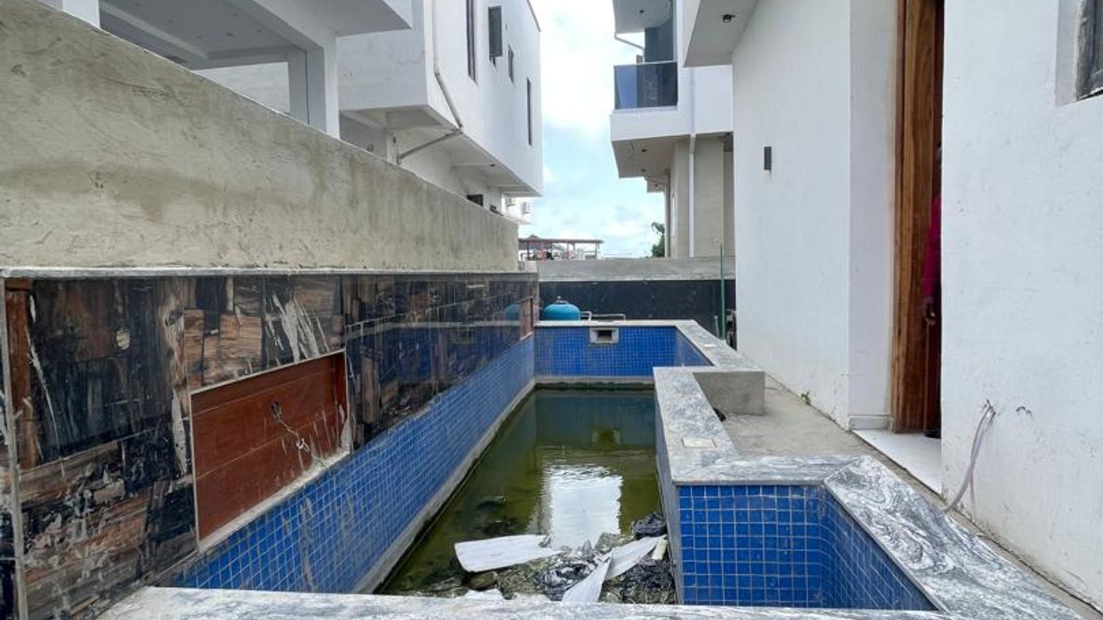 6 Bedroom Fully Detached Duplex