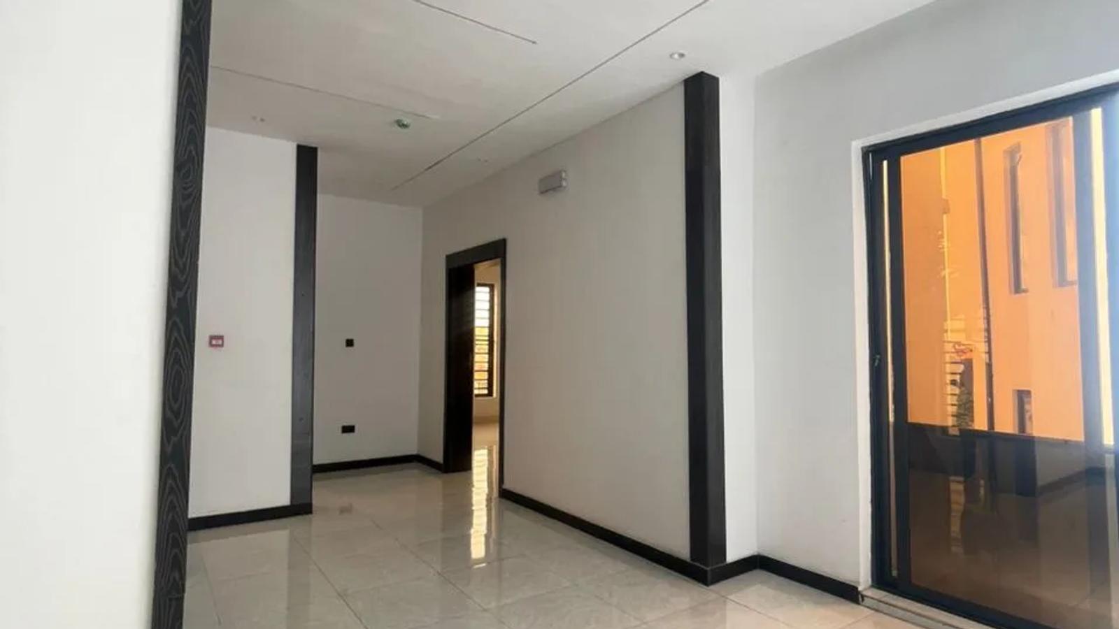 6 Bedroom Fully Detached Duplex