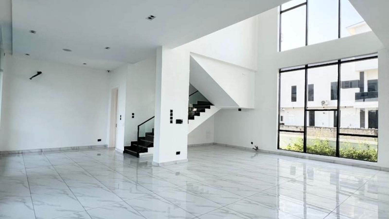 5 Bedroom Fully Detached Duplex