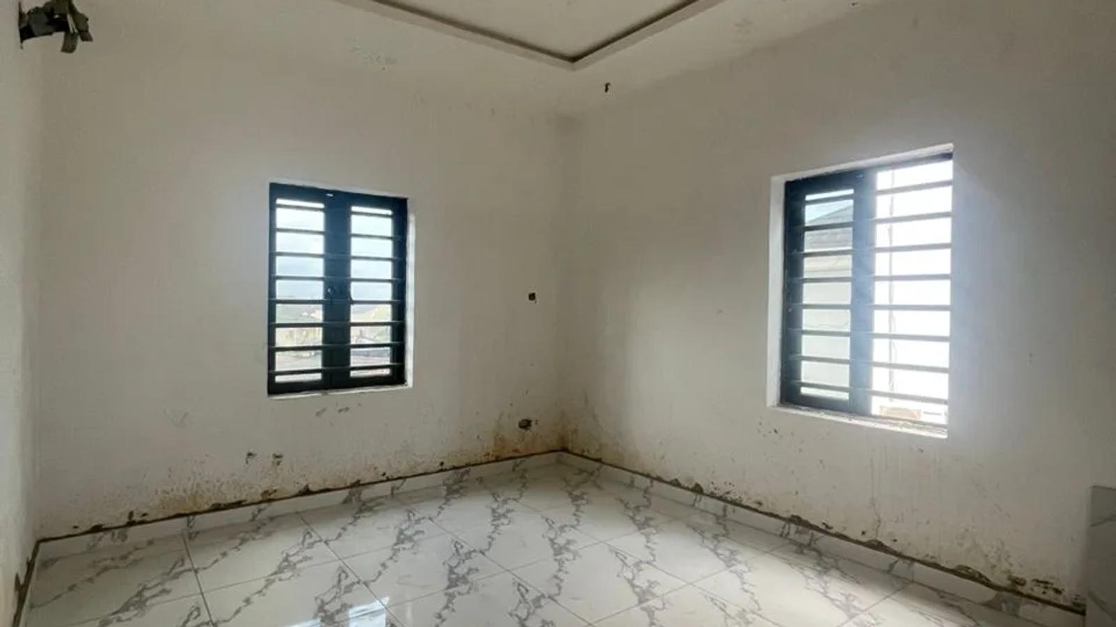 6 Bedroom Fully Detached Duplex