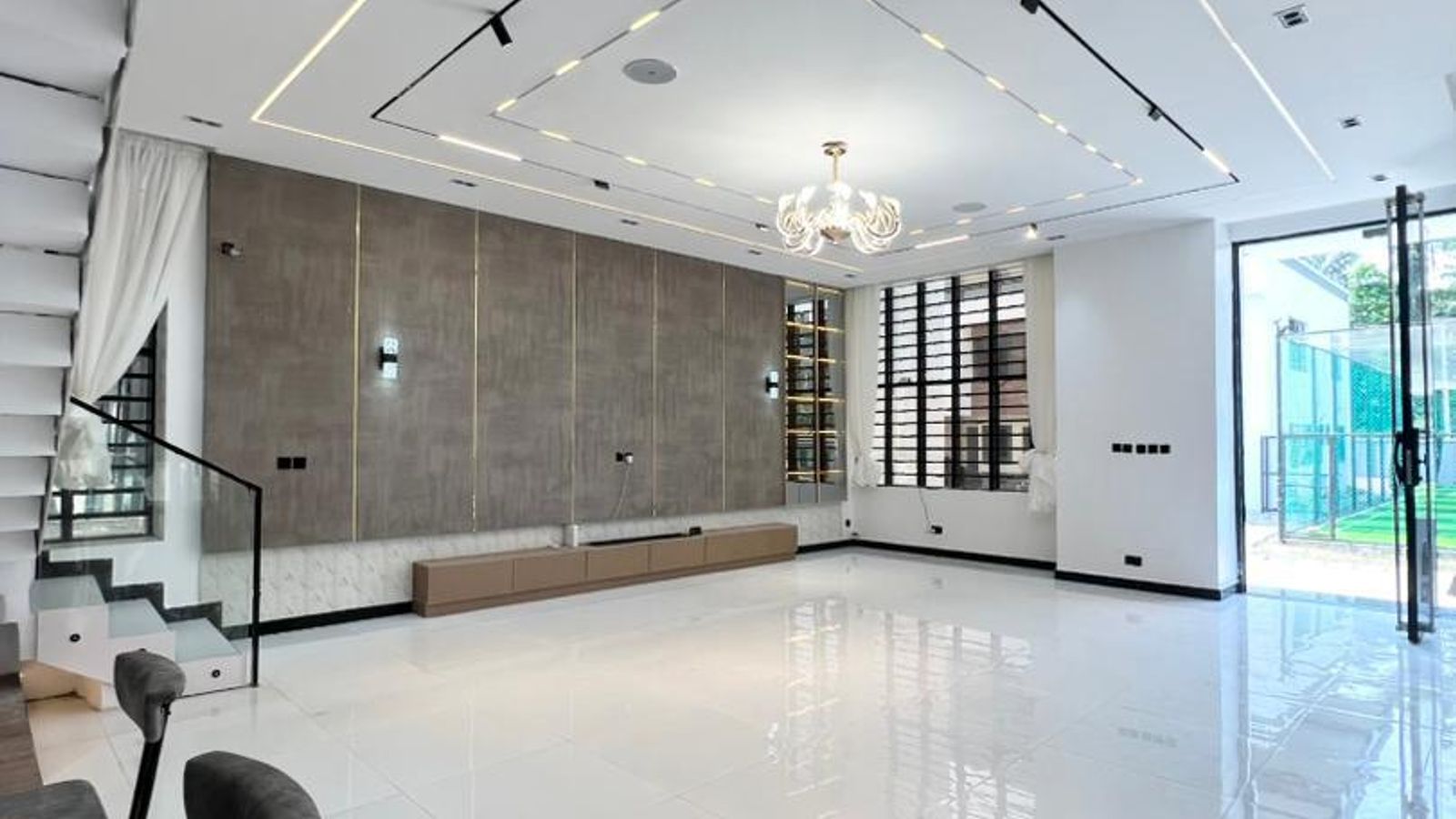5 Bedroom Duplex
