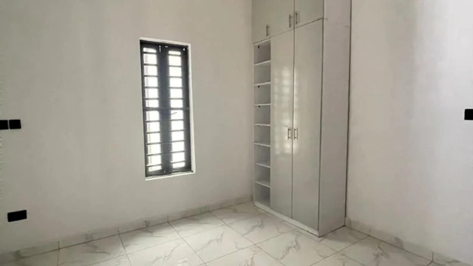 5 Bedroom Fully Detached Duplex