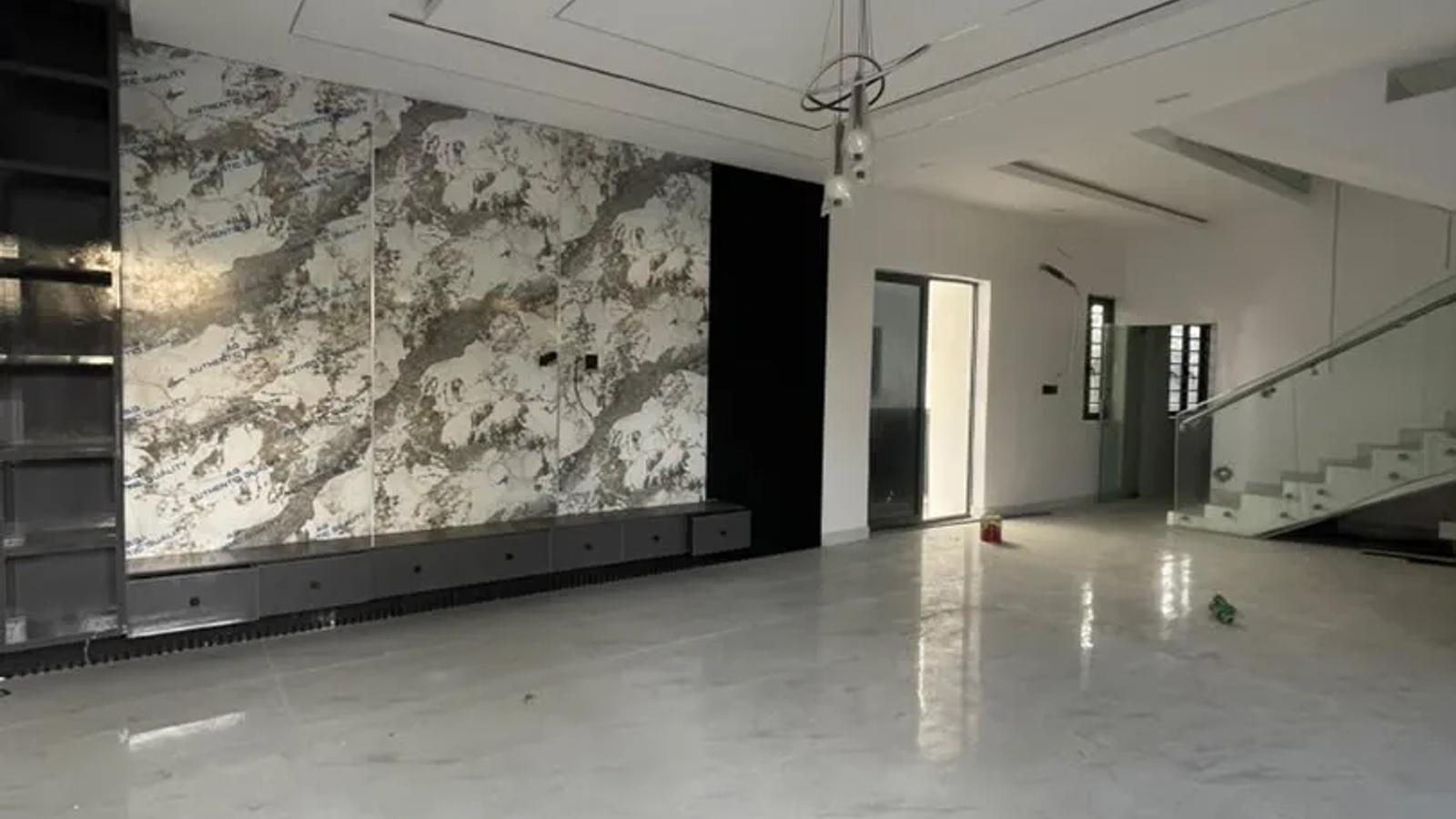 5 BEDROOM FULLY DETACHED DUPLEX WITH BQ