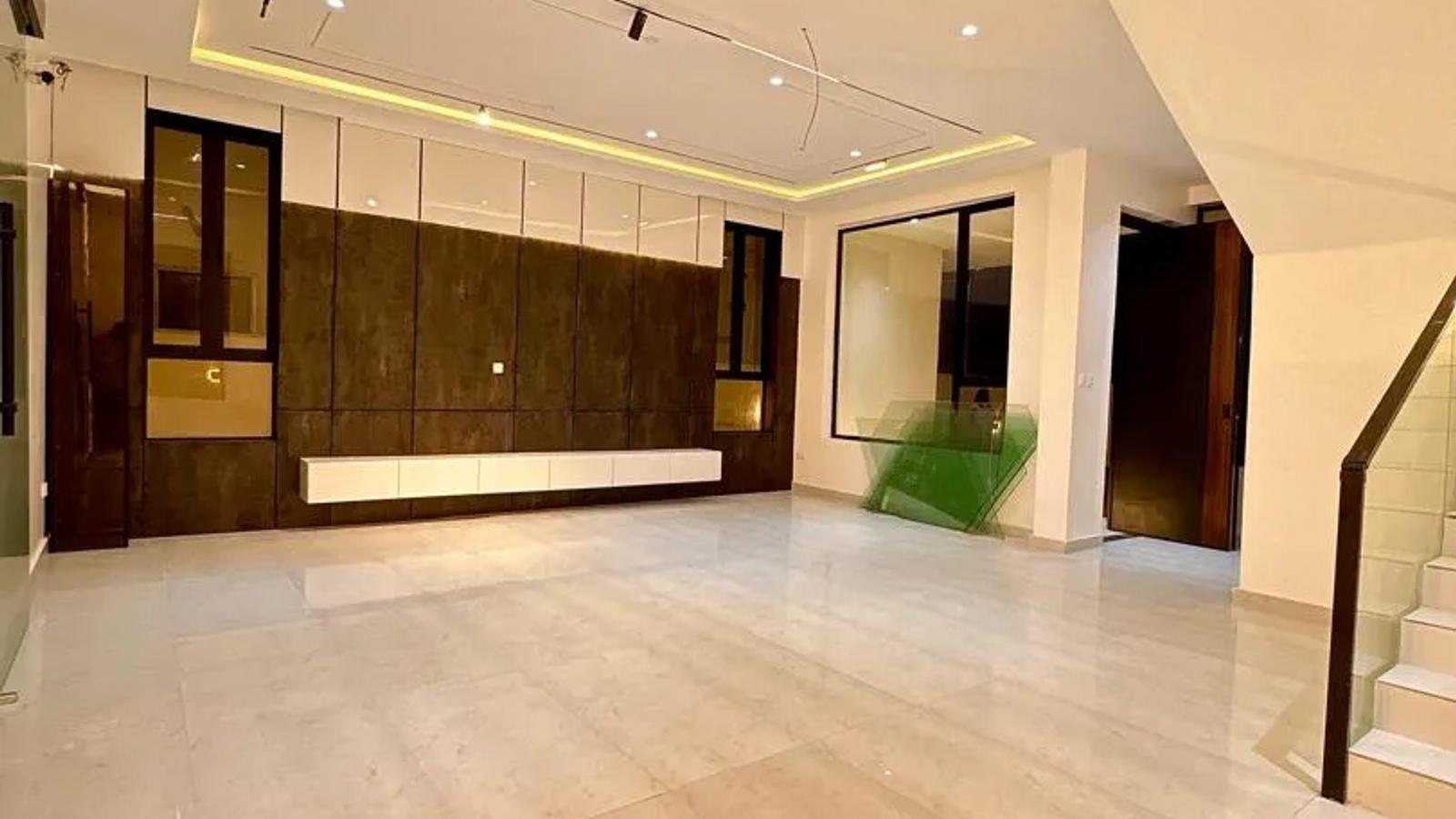 5 Bedroom Fully Detached Duplex