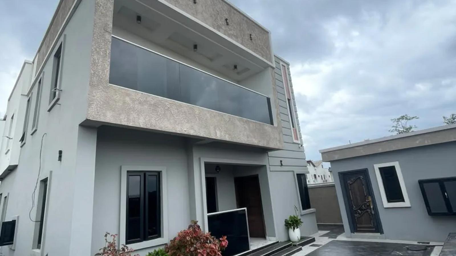 5 BEDROOM FULLY-DETACHED DUPLEX WITH BQ