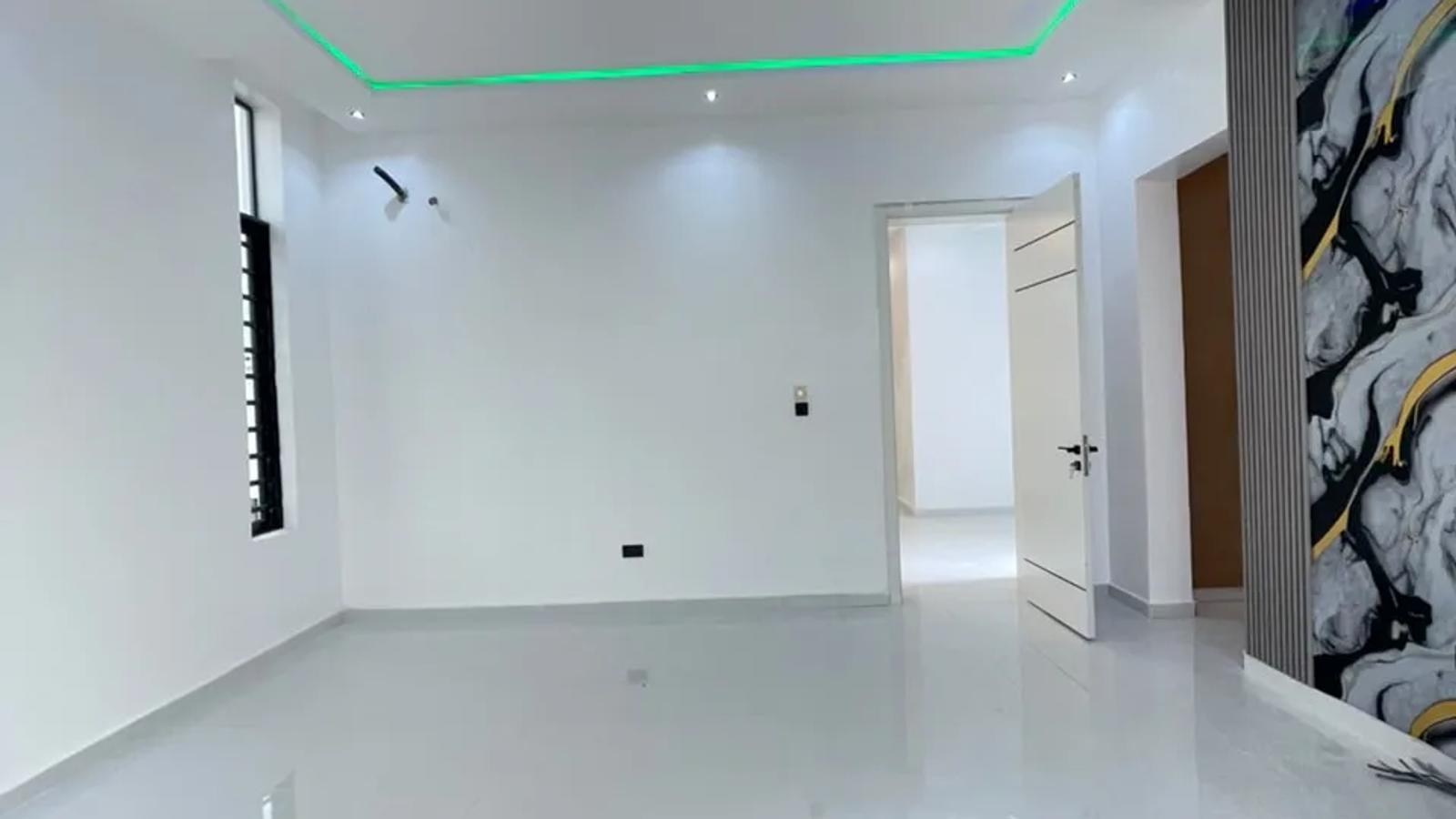 5 Bedroom Fully Detached Duplex