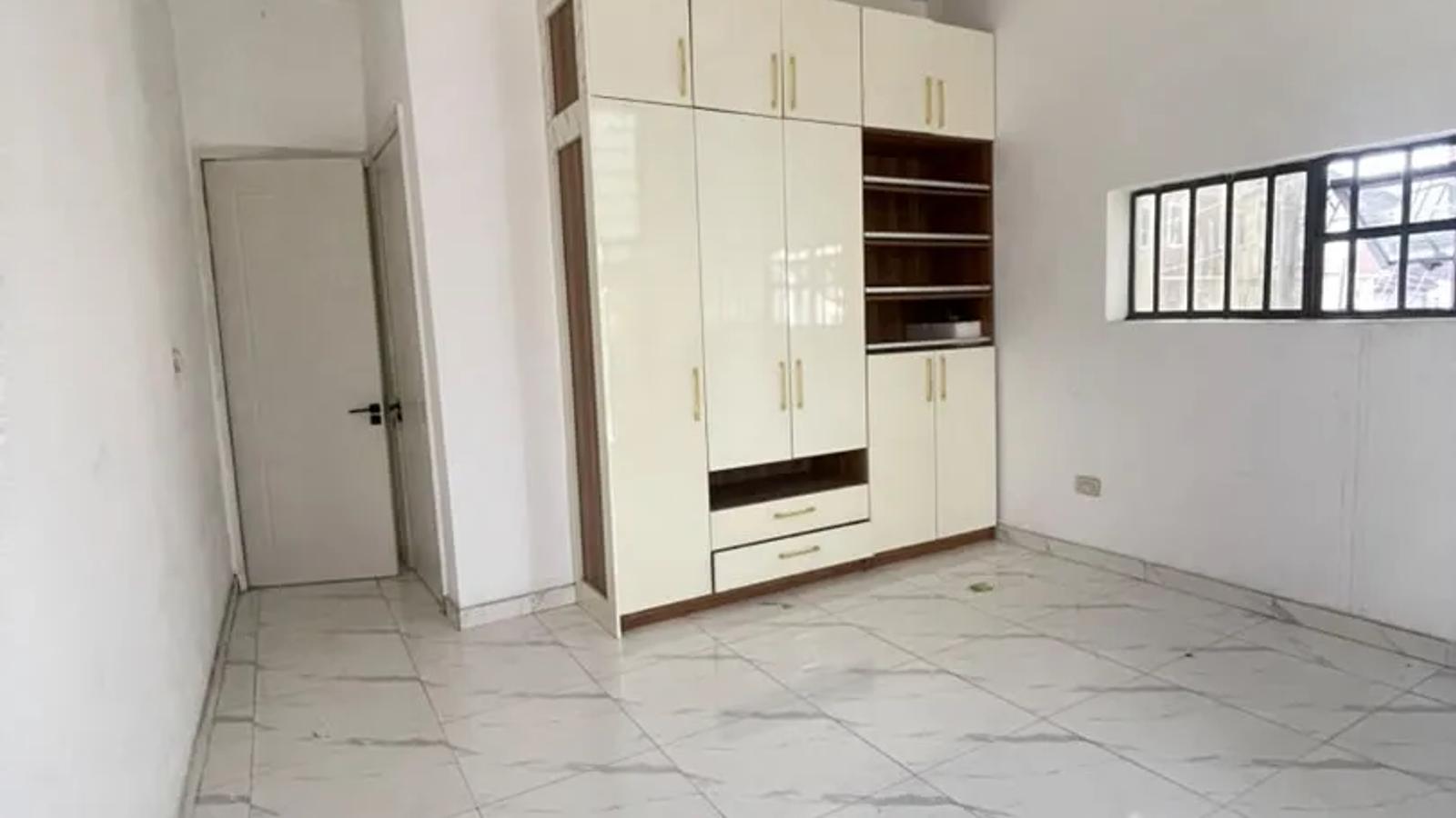 5 Bedroom Fully Detached Duplex